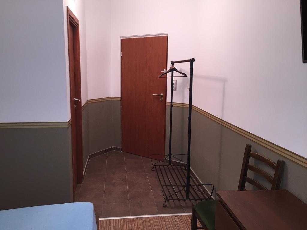 בודפשט Elvis Guesthouse מראה חיצוני תמונה